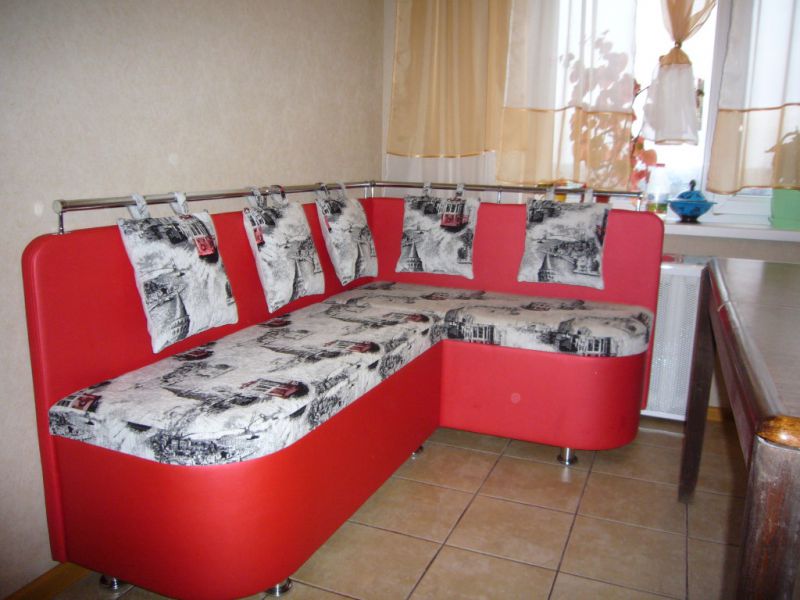 красный кухонный уголок в Ижевске