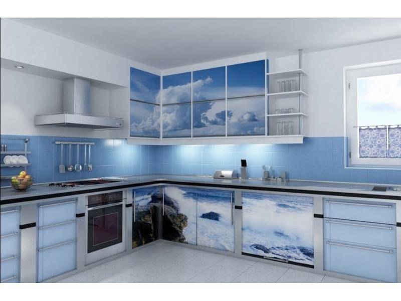 красивая угловая кухня с фотопечатью в Ижевске