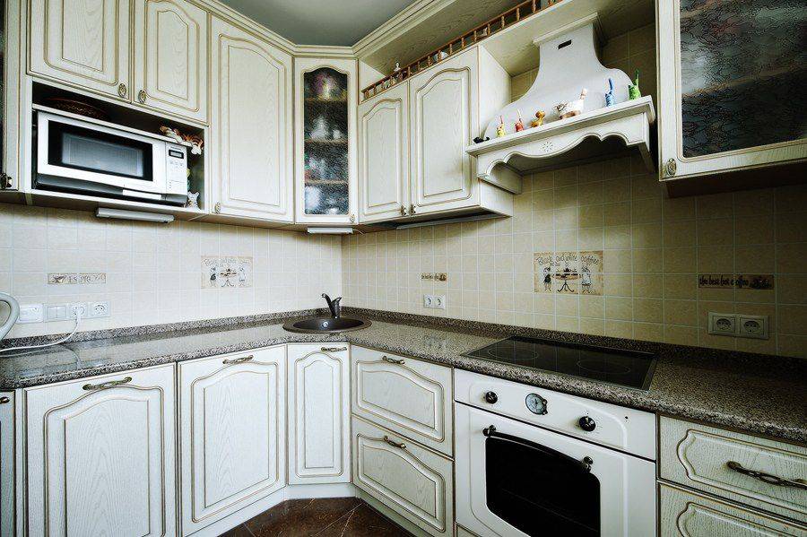 угловая кухня с патиной в Ижевске