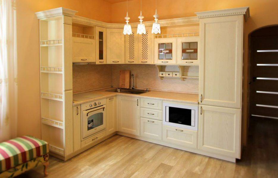 угловая кухня из массива дерева в Ижевске