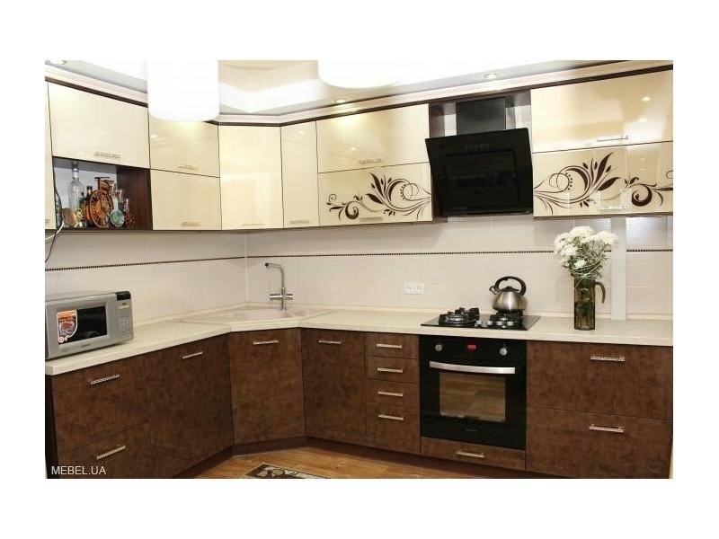 угловая большая кухня в Ижевске