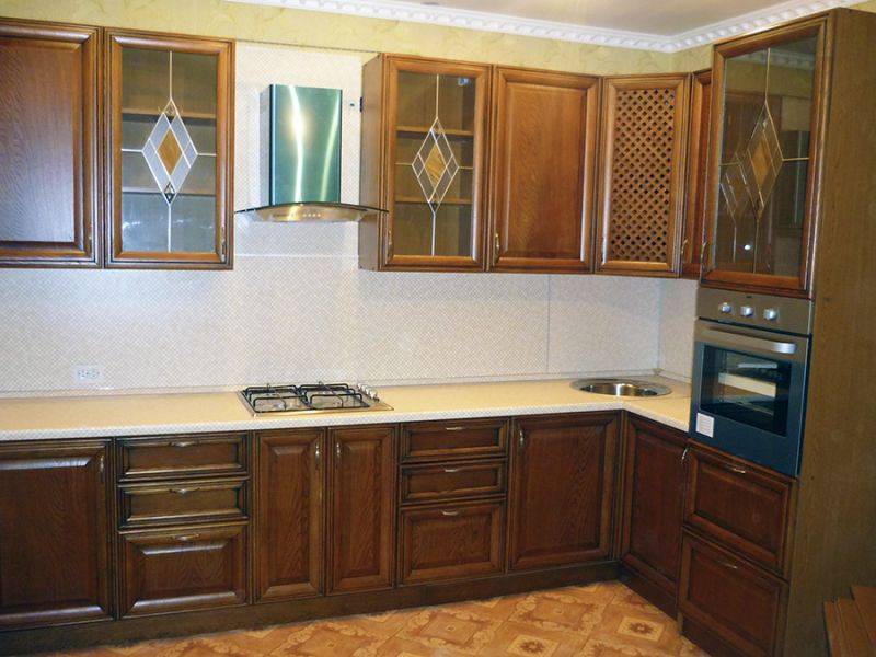 угловая классическая кухня в Ижевске