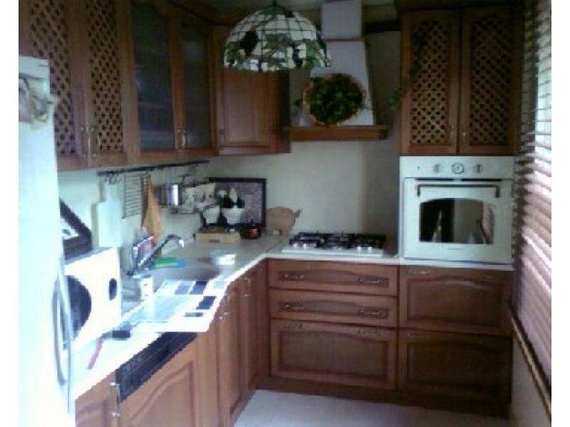 кухонный гарнитур угловой массив в Ижевске
