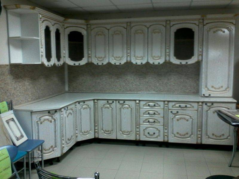 угловая кухня в классическом стиле в Ижевске