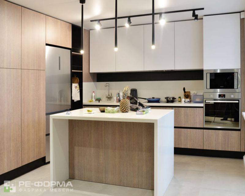 современная кухня 038 с островом в Ижевске