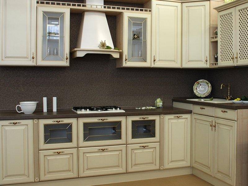 угловая классическая кухня в Ижевске