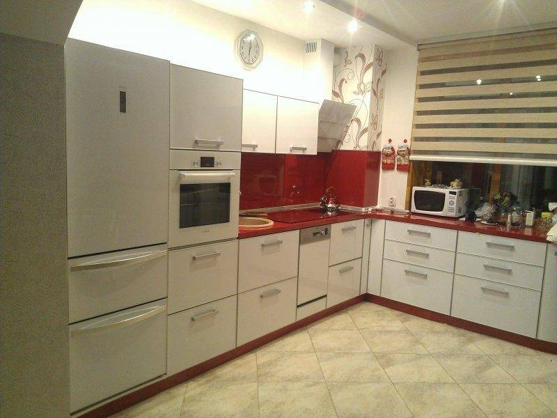 белая угловая кухня в Ижевске