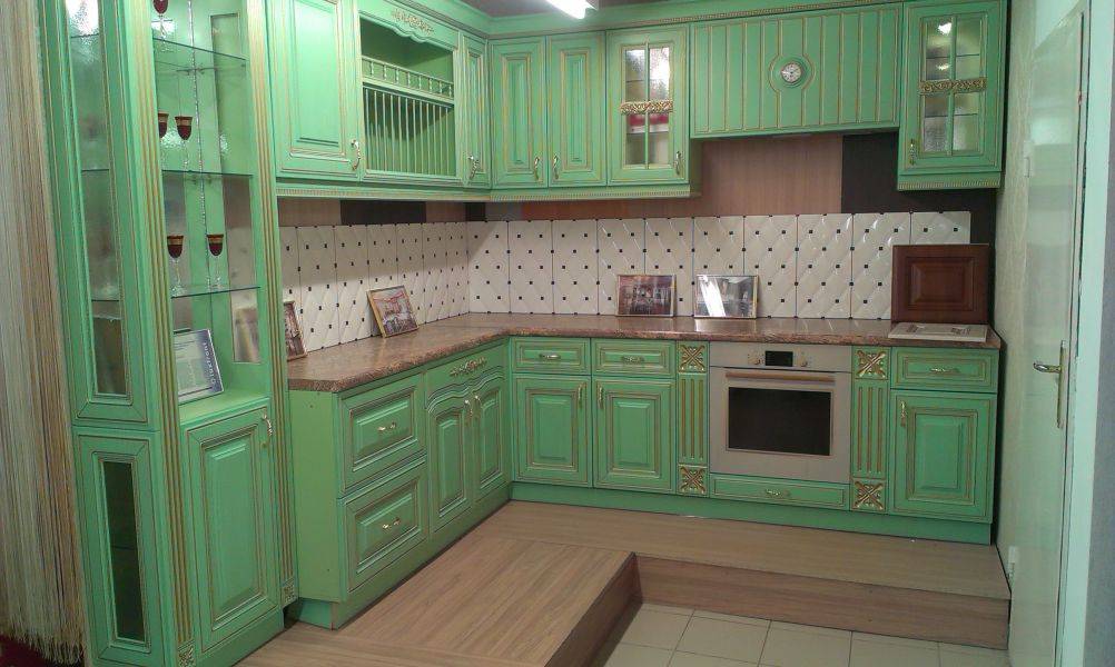 угловая кухня с патиной в Ижевске