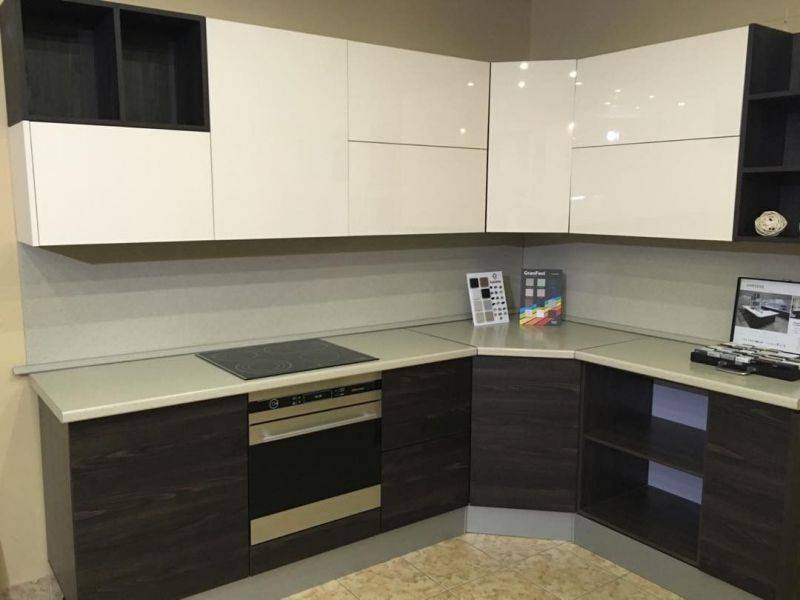 угловая кухня стильная в Ижевске