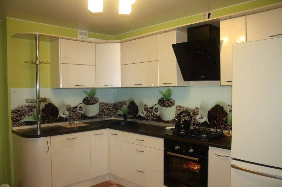 светлая угловая кухня в Ижевске