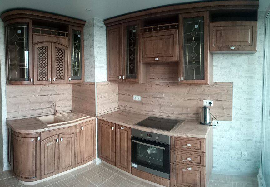 компактная кухня в классическом стиле в Ижевске