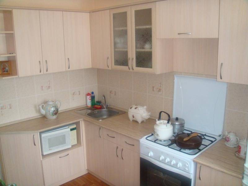 угловая бежевая кухня в Ижевске