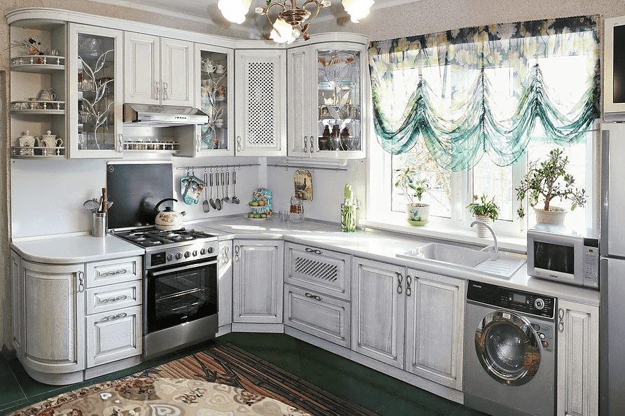 белая с серебром кухня фантазия в Ижевске
