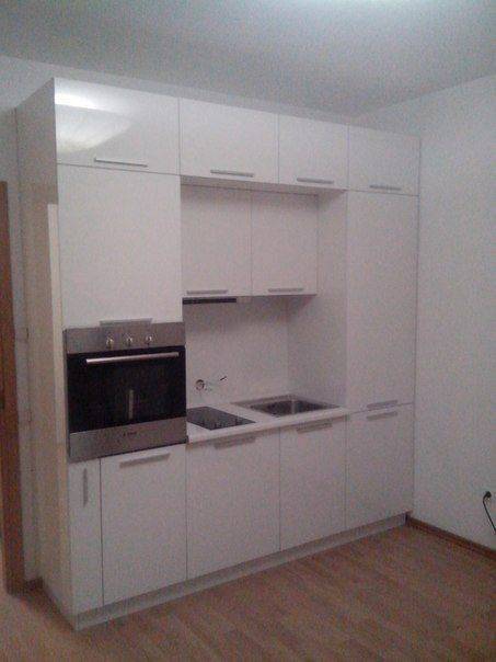 небольшая белая кухня в Ижевске
