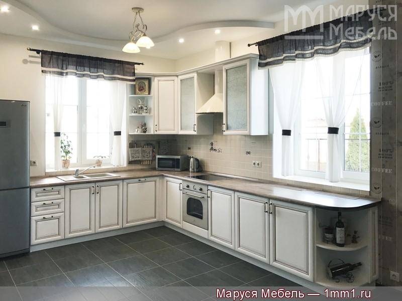 кухня с двумя окнами из массива нокта в Ижевске