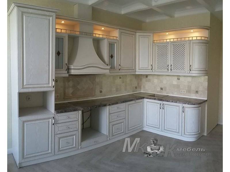 угловая кухня в классическом стиле в Ижевске