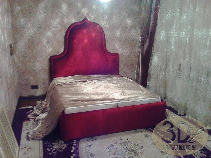 мягкая красная кровать с высоким изголовьем в Ижевске