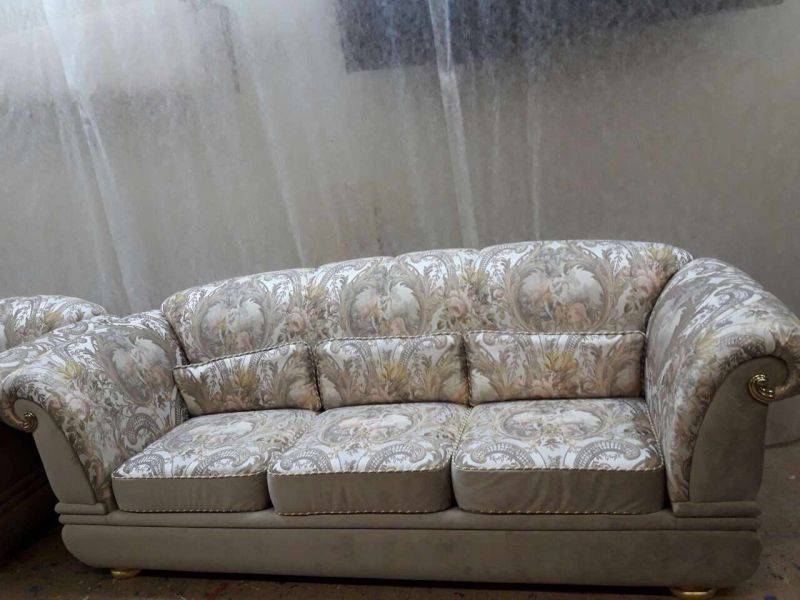 красивый диван в классическом стиле в Ижевске