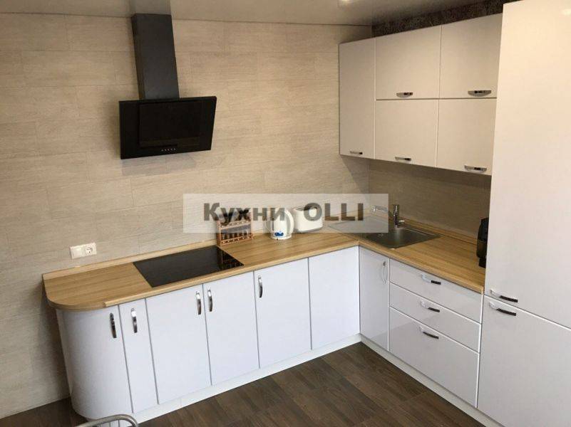 белая угловая кухня в Ижевске
