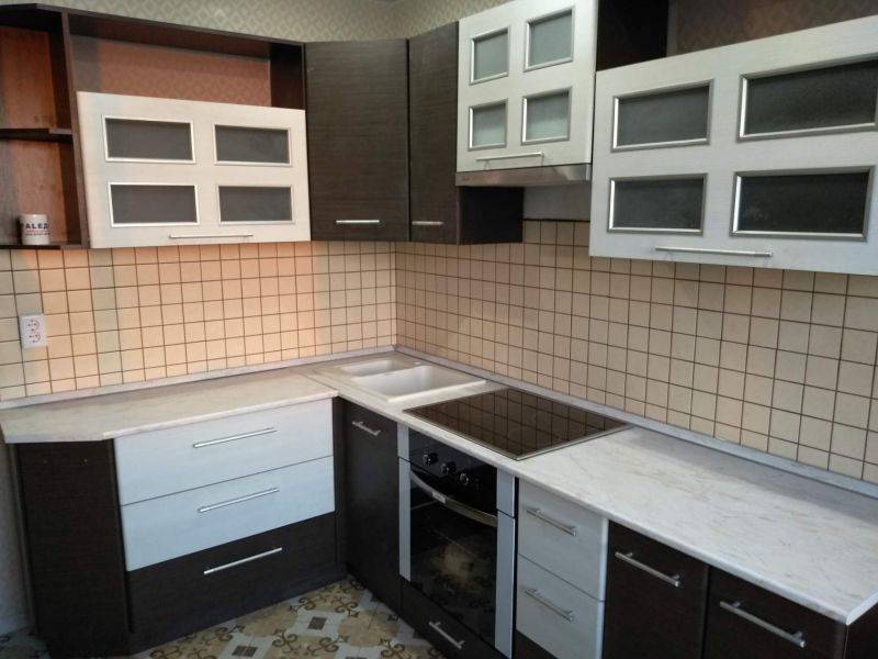 угловая кухня комбинированные фасады в Ижевске