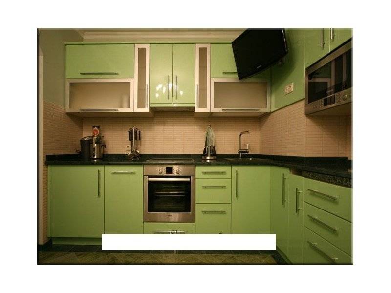 угловая зеленая кухня в Ижевске