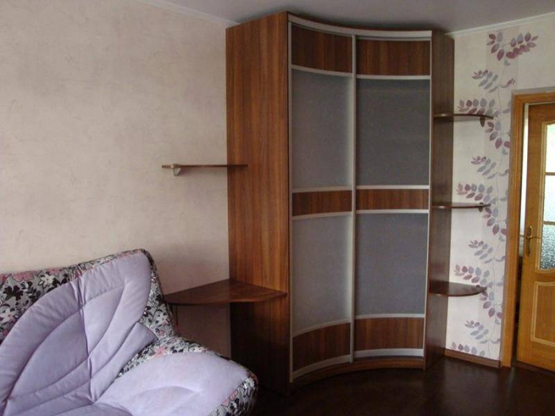 встроенный угловой радиусный шкаф в Ижевске