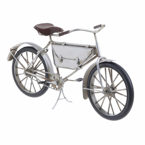 модель bicycle серебристого цвета в Ижевске